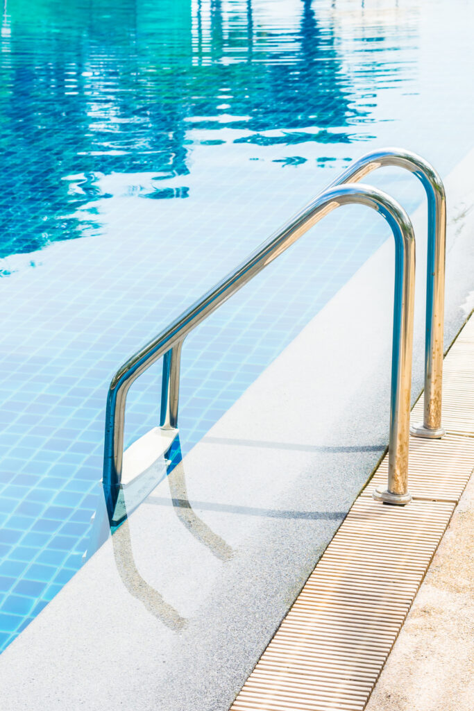 piscinas con borde desbordante